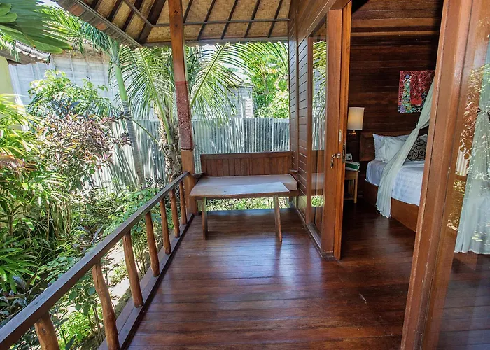 D'muncuk Huts レンボンガン島