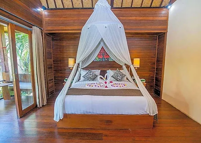 D'muncuk Huts レンボンガン島